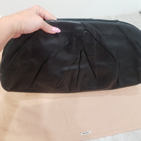 MIU MIU BLACK LEATHER ENVELOPE CLUTCH - Picture 7 of 13